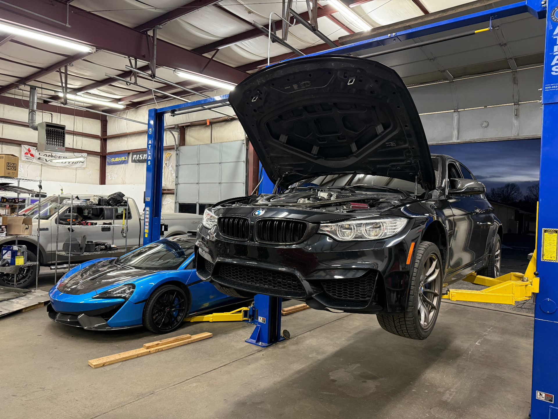 Performance vehicle service bay